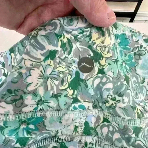 Gottex Yoga/active wear pants, M, length is 31” mid calf length, with 2 pockets - Picture 5 of 7